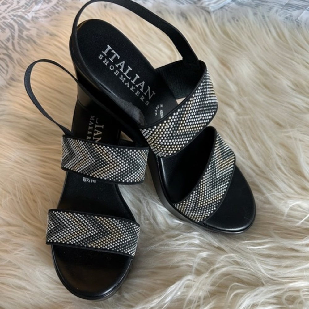 Italian Shoemakers Black and Silver Strappy Sandals Women’s Sz 7 MINT
